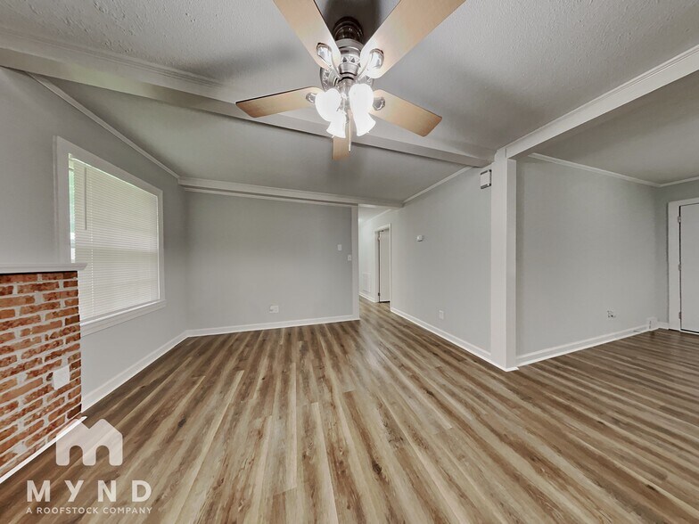 Building Photo - 1439 Sherwood Dr