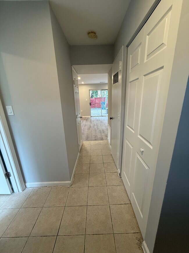 Building Photo - 238 Stevenson Square