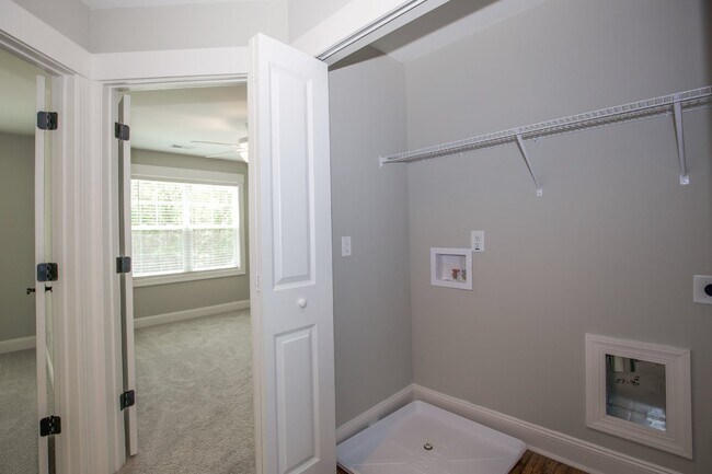 Building Photo - "Luxurious 3-Bed Townhouse with Granite Countertops on Juniper Lake Road!"