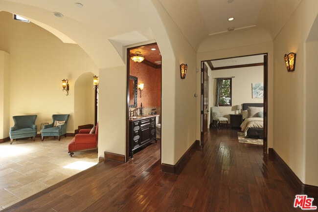 Building Photo - 4718 White Oak Ave