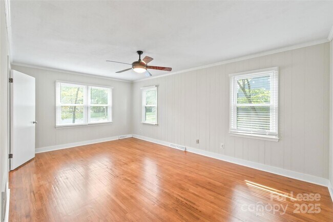 Building Photo - 5001 Vescova Ct