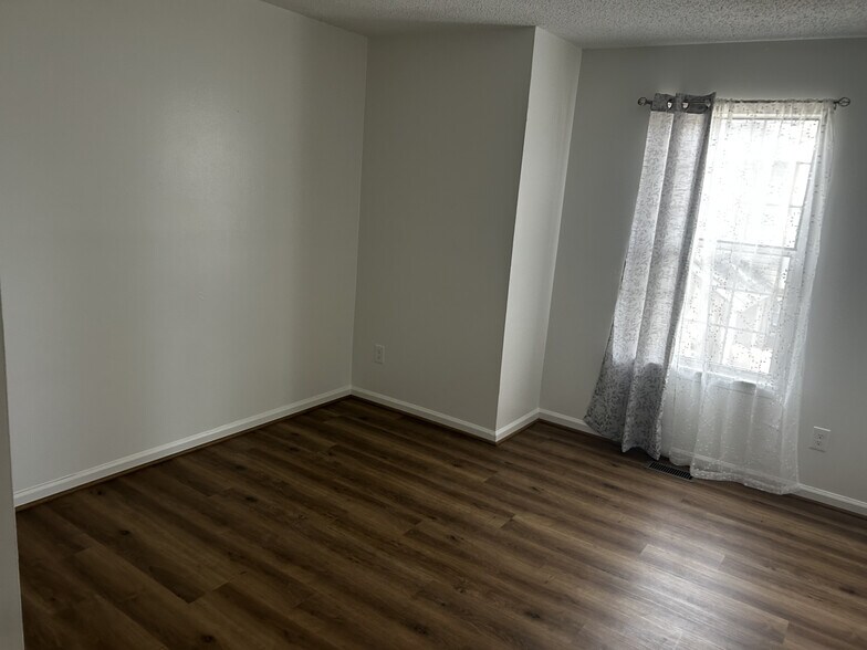 secondary bedroom - 2304 Cretan Ct
