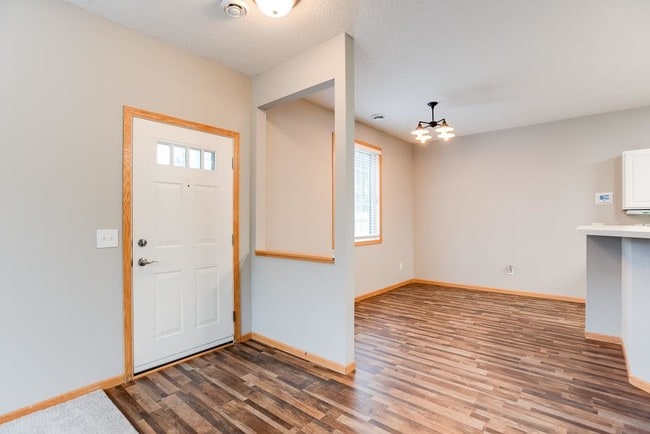 Building Photo - 11246 Isanti Ct NE