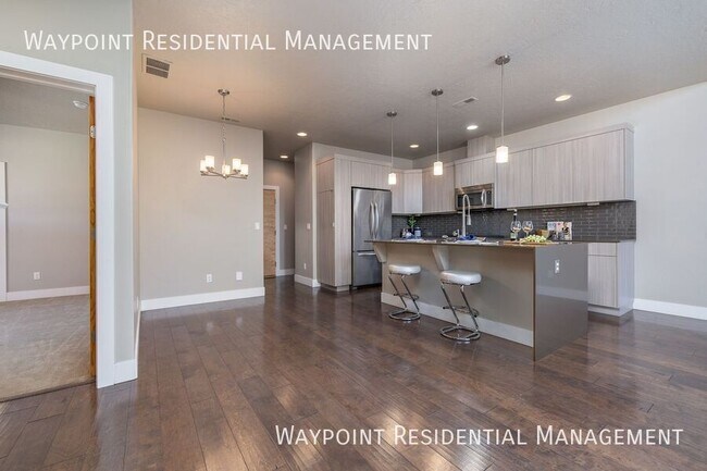 Building Photo - 1415 E Lone Creek Dr