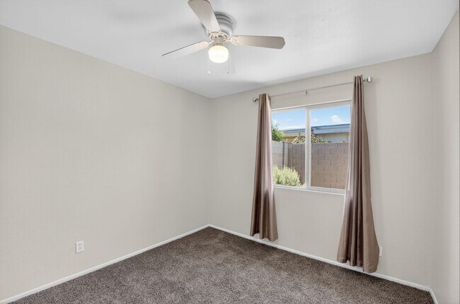 Building Photo - Modern Updated Tempe Townhome Near ASU & Downtown with Resort-Style Amenities