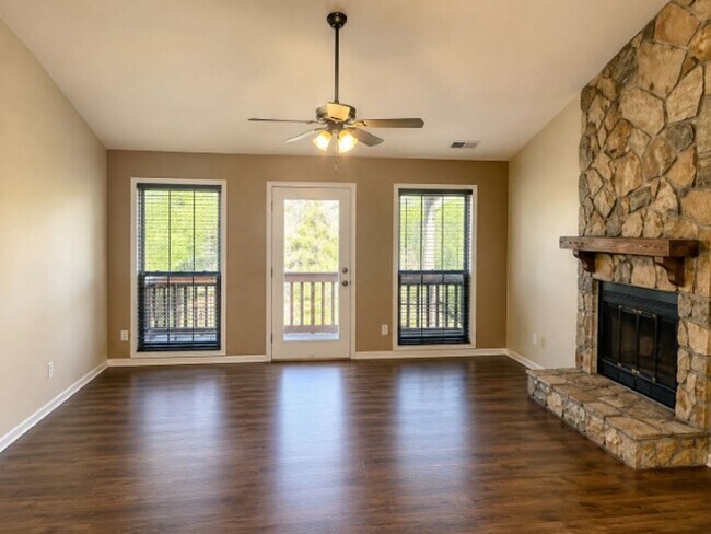 Building Photo - 1820-6 Tryon Drive