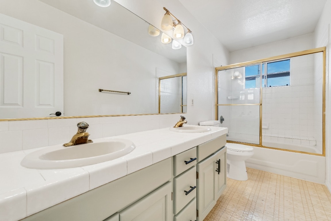 Upstairs Bath - 3052 Carlotta Cir