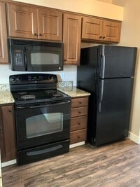 Building Photo - Spacious 2 bed 1 bath Apartment Available ...