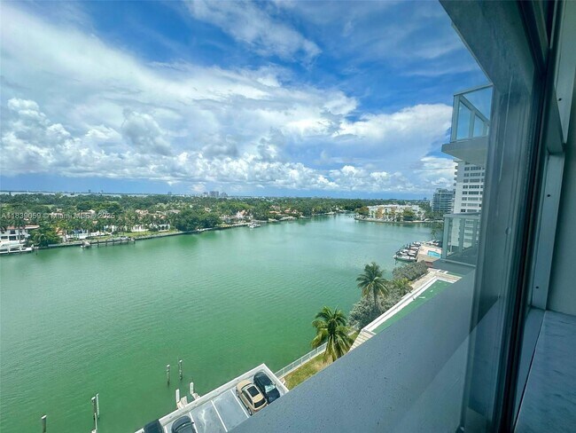 Primary Photo - 5750 Collins Ave
