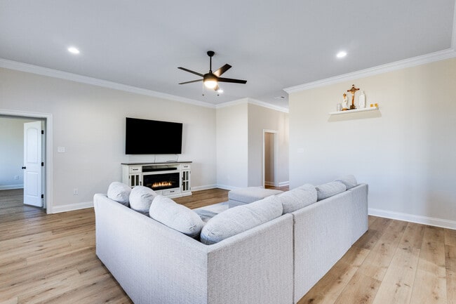 Building Photo - 104 Claystone Rd