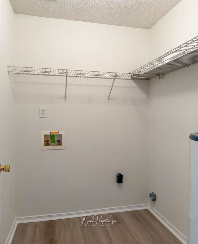 Building Photo - 501 Ashwood Ln