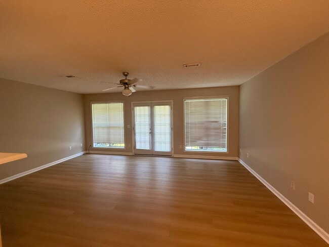 Building Photo - 123 Woodberry Dr