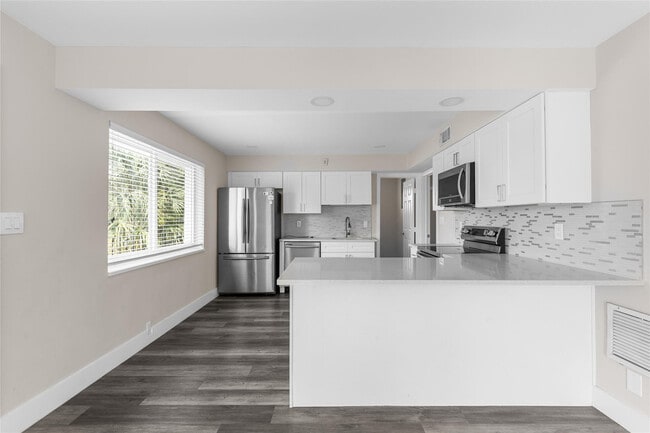 Building Photo - 2182 NE 5th Cir