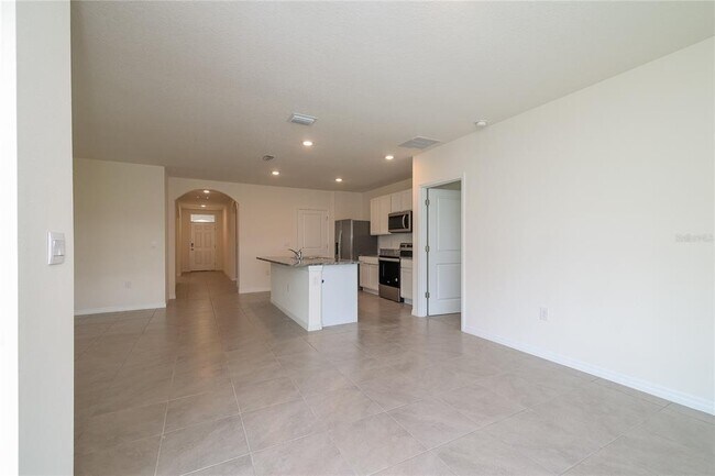 Building Photo - 15 Hickory Course Way