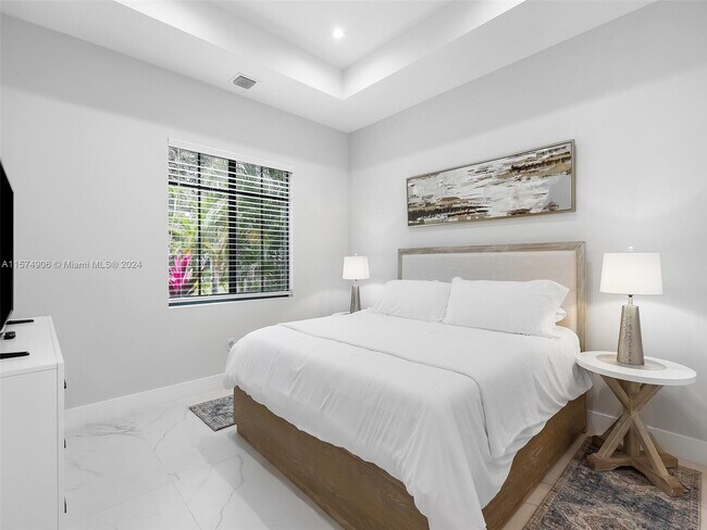 Building Photo - 1484 SW 32nd St