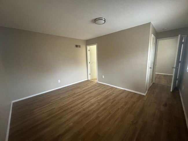 Building Photo - 4 Bed/2 Bath Ranch