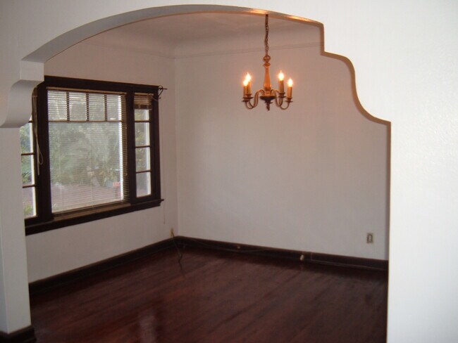 Building Photo - 128 Falcon Ave