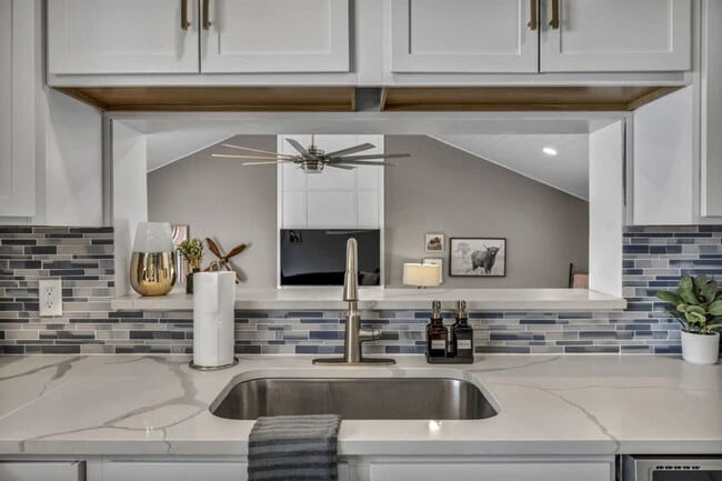 Building Photo - 1036 Union Ave