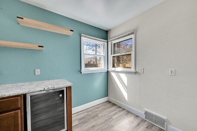 Building Photo - 2317 De Soto Rd