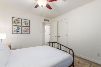 Building Photo - 1813 N 75th Pl