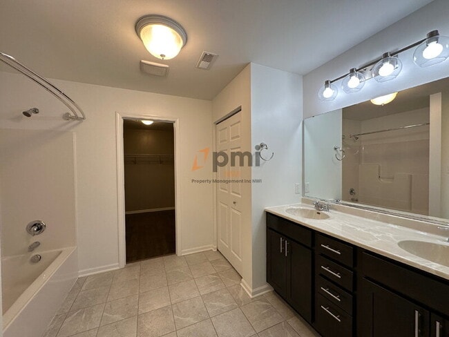 Building Photo - 1864 Westridge Dr
