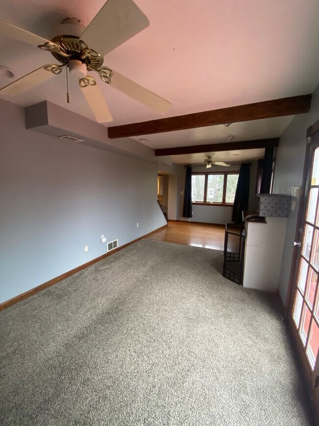 Building Photo - 233 S State Rd