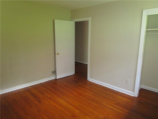 Building Photo - 1147 Enota Cir NE