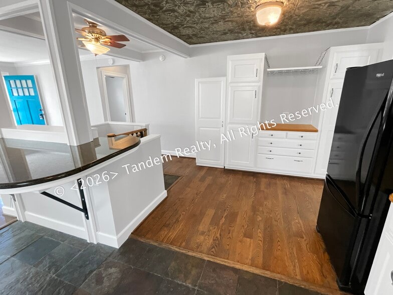 Building Photo - 2228 Ashwood Ave