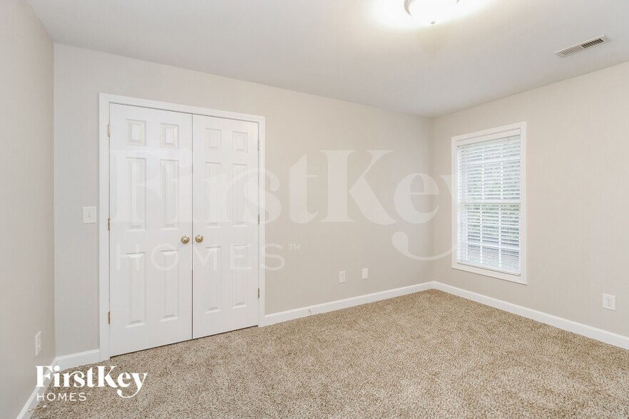 Building Photo - 3205 Quail Run Dr