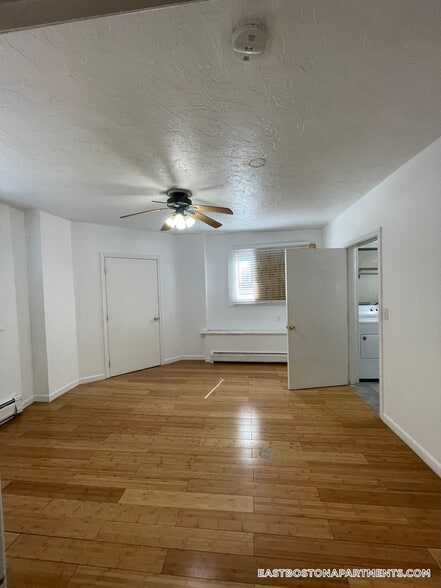 Building Photo - 241 Maverick St