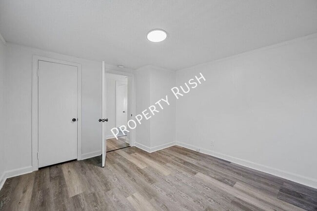 Building Photo - 424 Hedgewood Dr