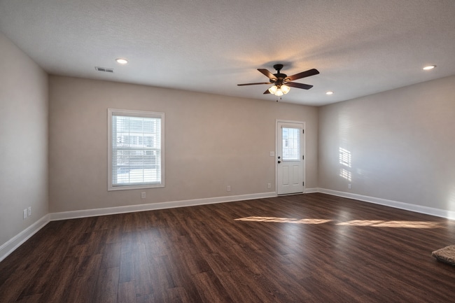 Building Photo - $250 OFF Move In Special! - Modern 3 Bedroom Townhome in Prime Location