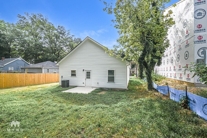 Building Photo - 812 Cantwell St