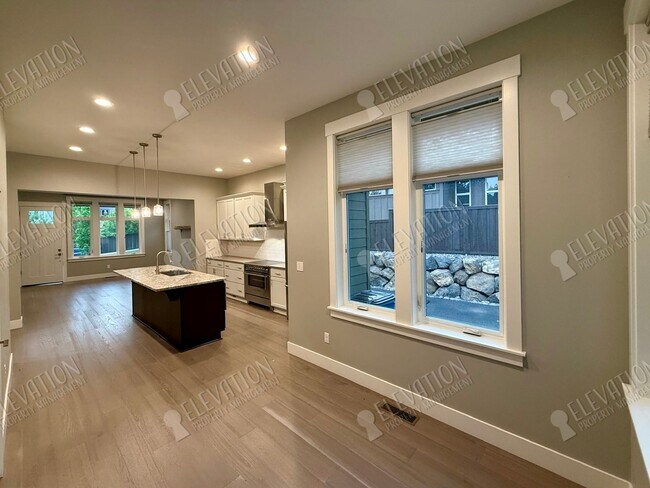 Building Photo - 62707 NW Mehama Dr