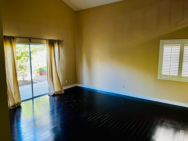 Formal living room - 1731 Harriman Ln