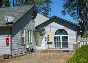 Building Photo - Berg- TriPlex on Lee St SE #10095