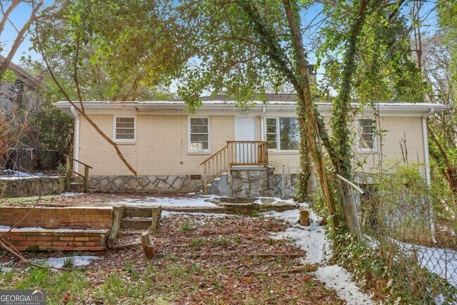 Building Photo - 1840 Camellia Dr