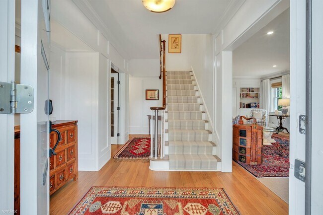 Building Photo - 4 br, 3.5 bath House - 44 E 45th St