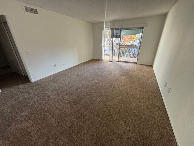 Building Photo - Charming 2-Bedroom Condo with Community Pool & Utilities Included in Newhall!