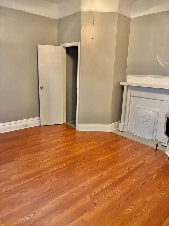Building Photo - Charming 1BR Efficiency in Summerville Near Downtown & Hospitals
