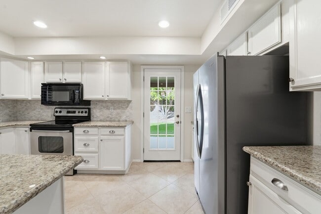 Building Photo - Beautiful 3 Bed/ 2.5 Bath Scottsdale Home I Near Kierland - Prime Location