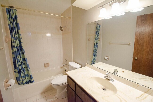 Building Photo - 4433/4435 13th Ave NW