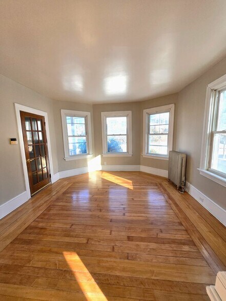 Building Photo - 848 Smith St