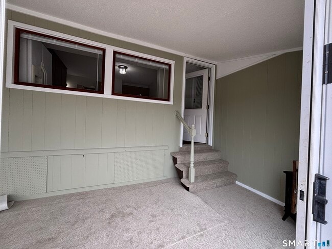 Building Photo - 324 Savage Hill Rd