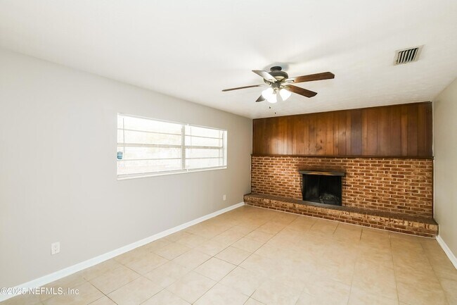 Building Photo - 5822 Jaguar Dr W