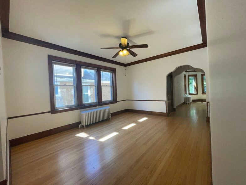 Dining Room - Right - 5655 W Ainslie St