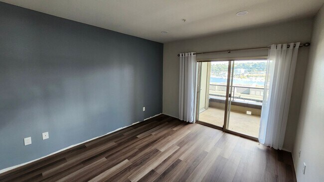 Building Photo - Lake Union View Condo 2 bed Avail 10/1