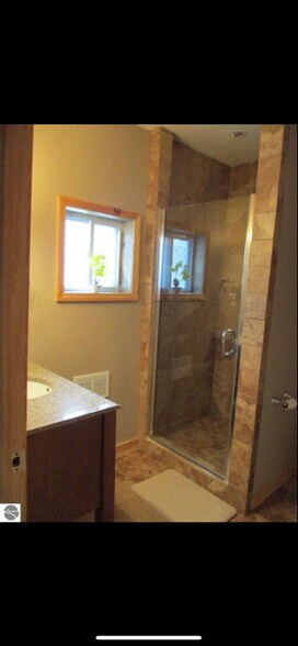 Building Photo - 1038 Wintergreen St