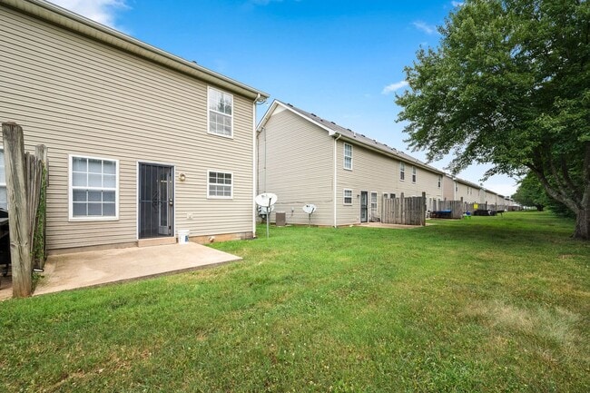 Building Photo - Hamlet Square Townhomes Unit 2344A