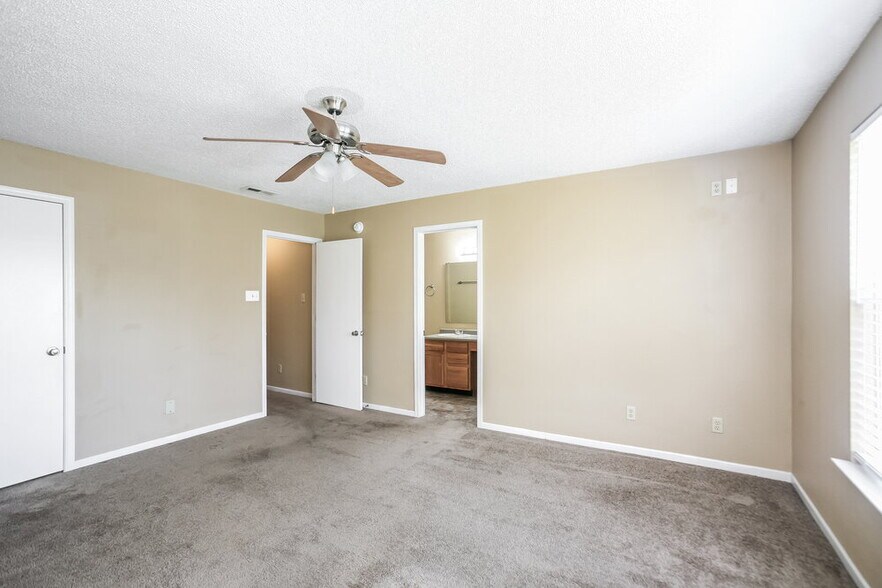 Building Photo - 5768 N Peppereel Way